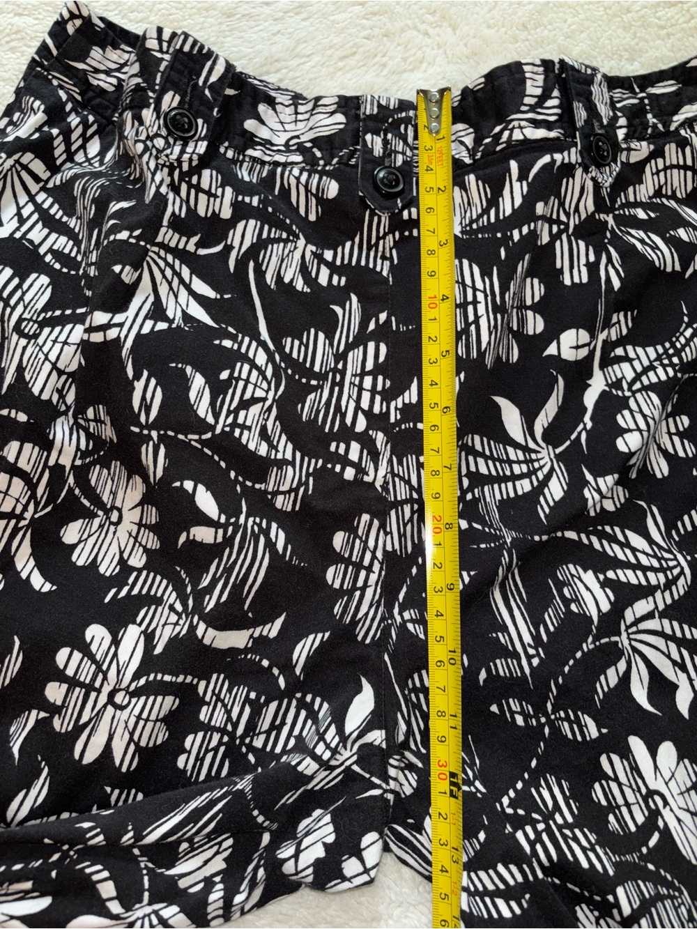 White Stag Floral Black and White Capris - Picture 6 of 6